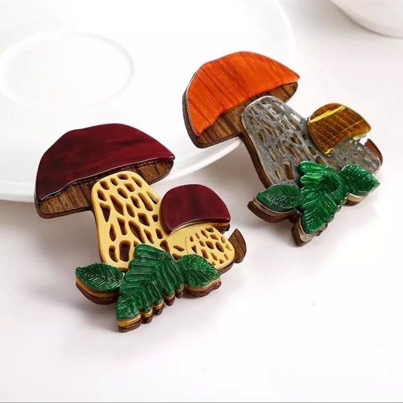 Wooden Mushroom Brooch, Light Brown, NWOT - Picture 4 of 4